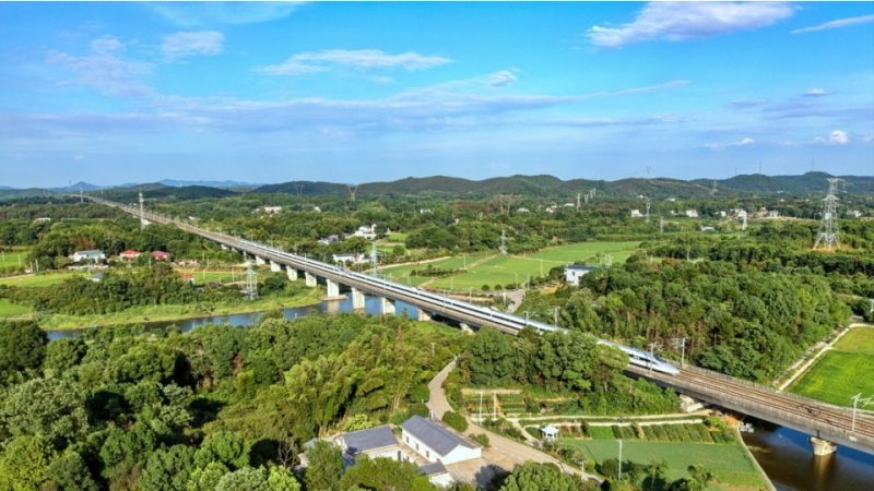 红绿相映银田镇